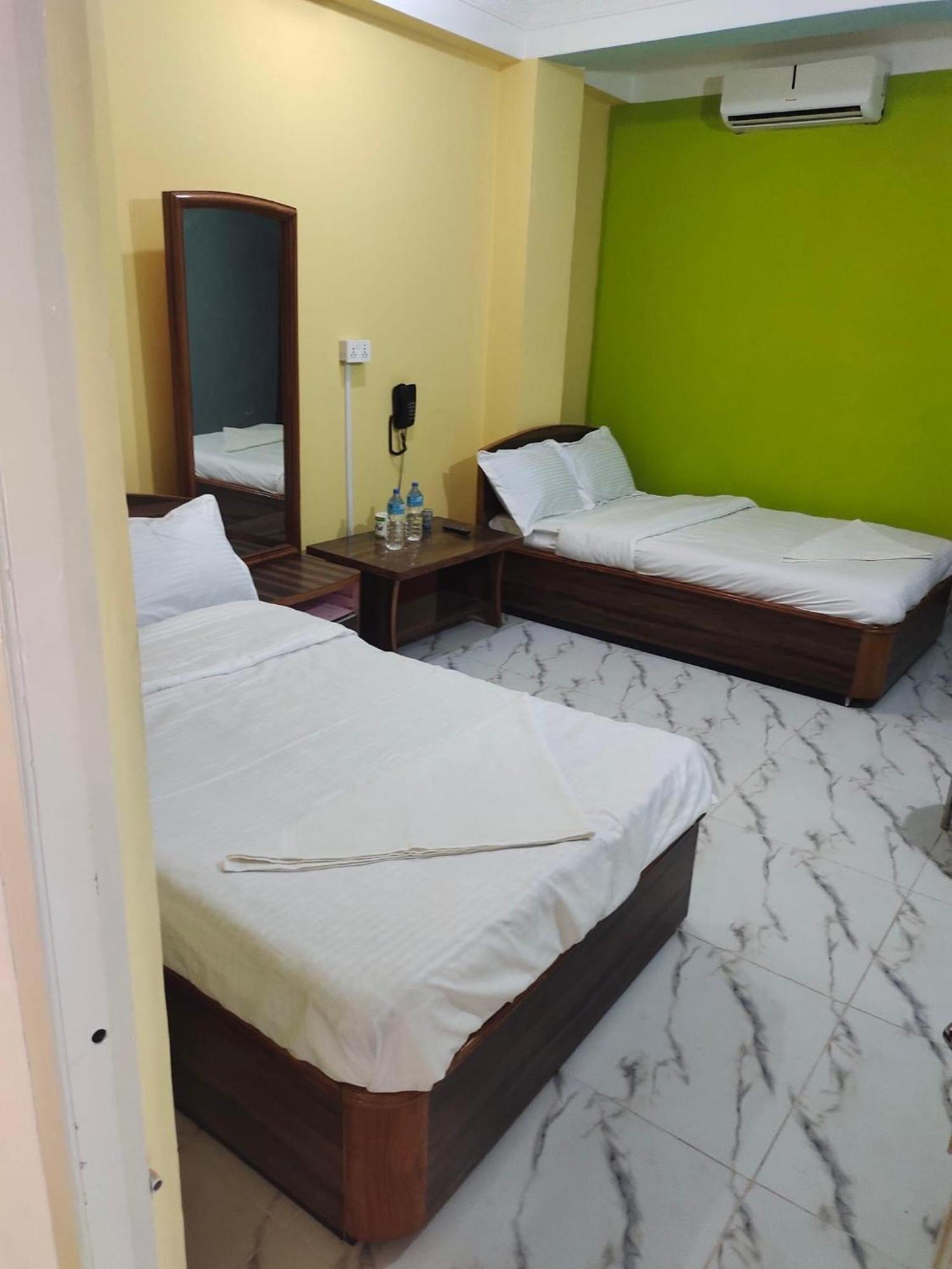 Hotel Samrat Inn Pvt Ltd Lahan Eksteriør billede