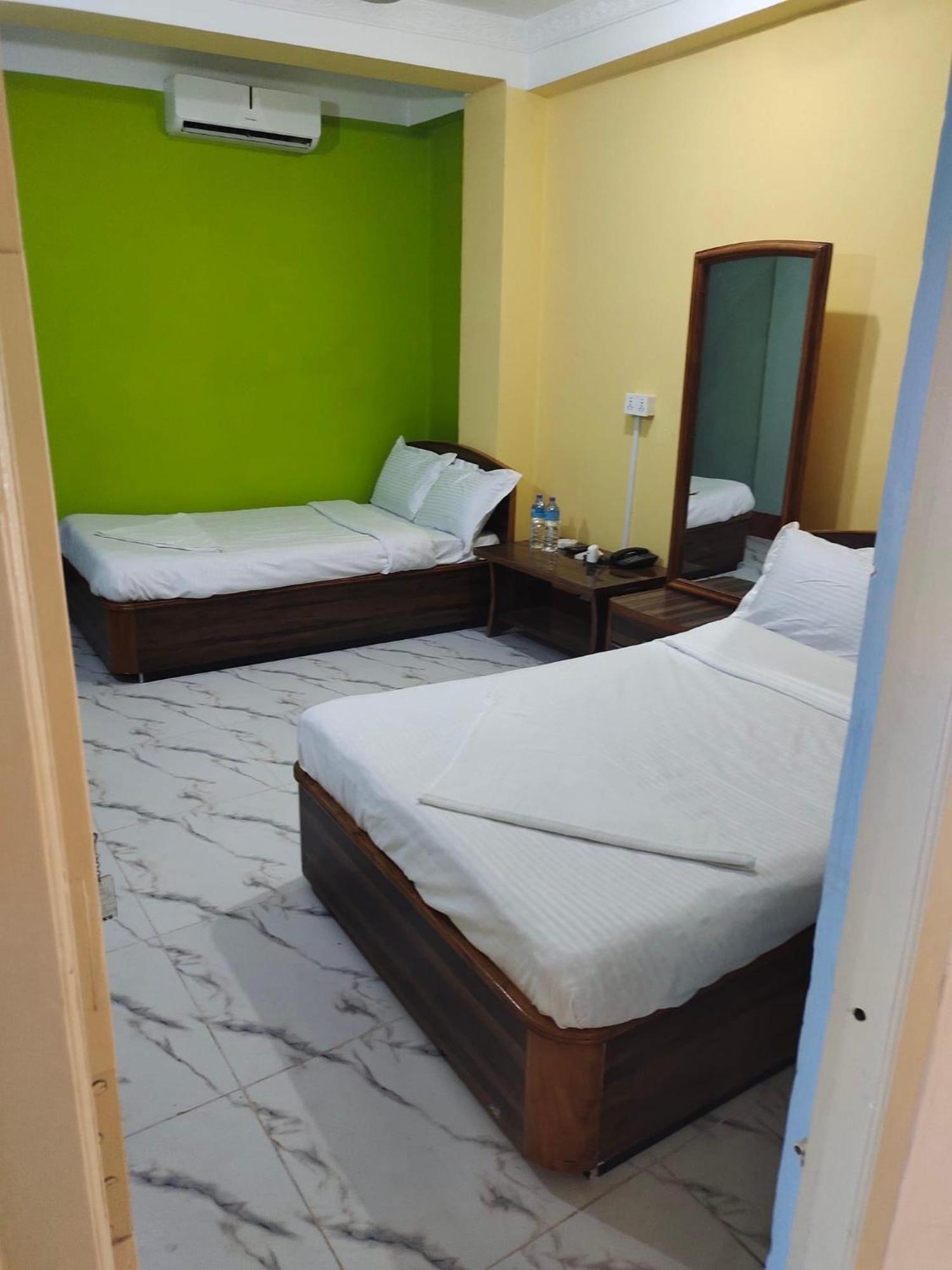 Hotel Samrat Inn Pvt Ltd Lahan Eksteriør billede