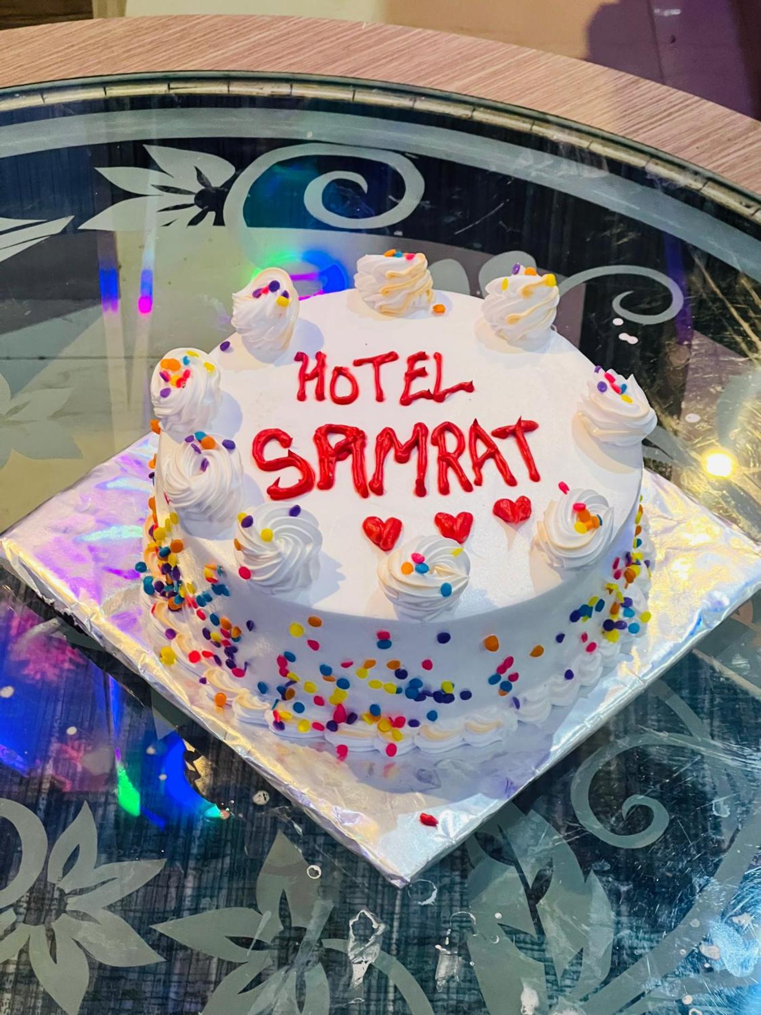 Hotel Samrat Inn Pvt Ltd Lahan Eksteriør billede