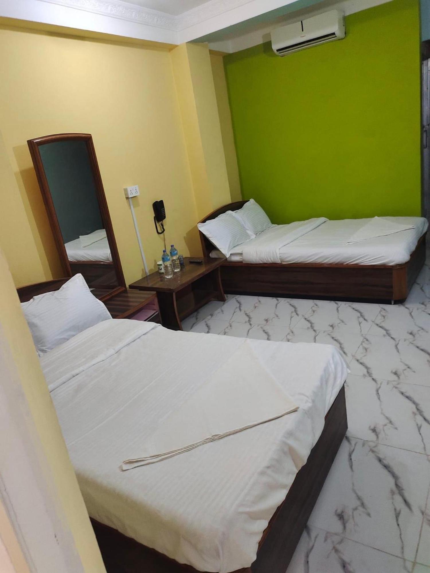 Hotel Samrat Inn Pvt Ltd Lahan Eksteriør billede