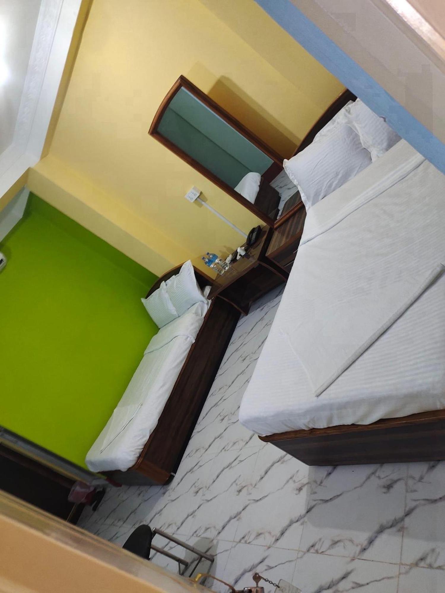 Hotel Samrat Inn Pvt Ltd Lahan Eksteriør billede