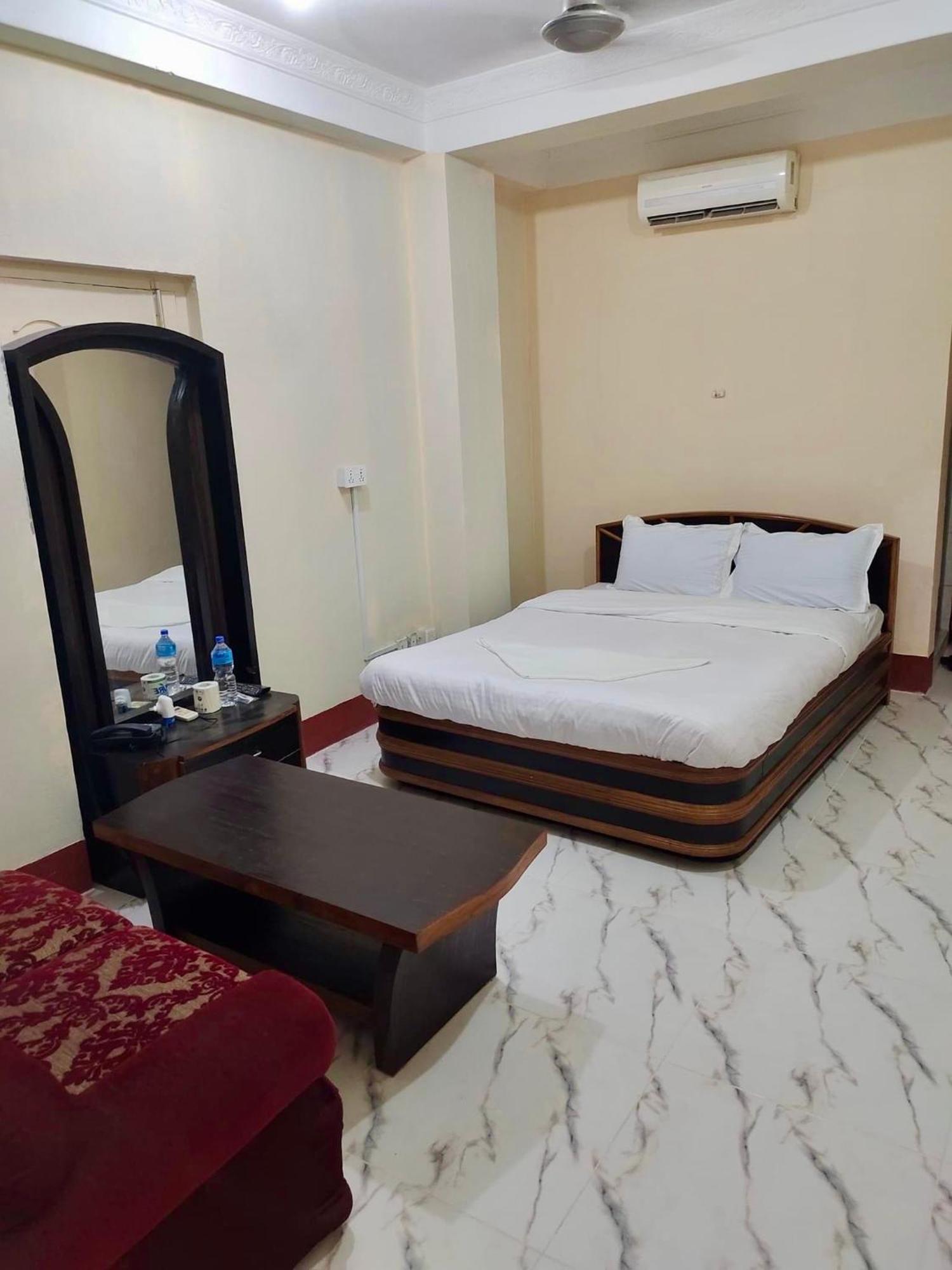 Hotel Samrat Inn Pvt Ltd Lahan Eksteriør billede