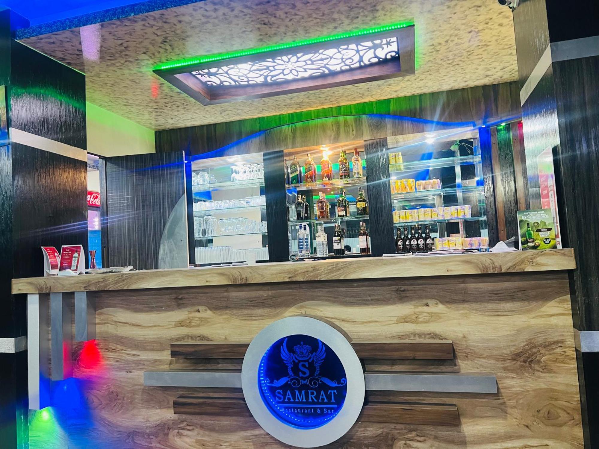 Hotel Samrat Inn Pvt Ltd Lahan Eksteriør billede